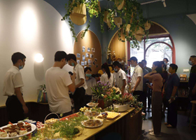 成立自闭症人士成长营